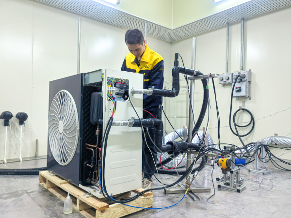 小区供暖选择指南：为何空气源供暖设备如此受欢迎