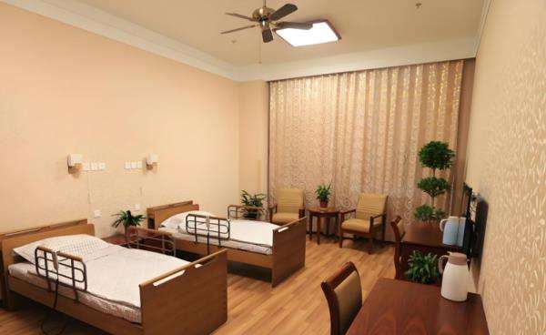 给长辈一个四季如春的家：空气能热泵开启养老院舒适采暖新篇章