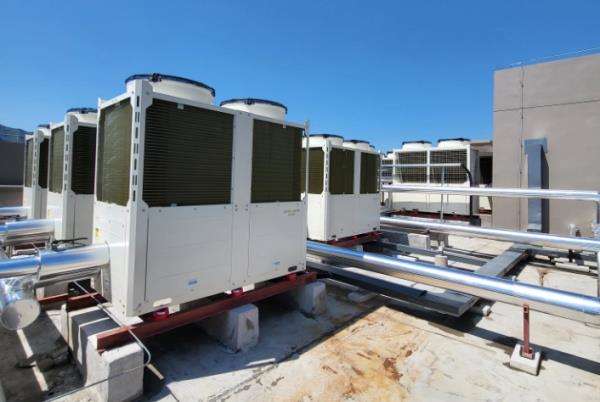 高端酒店控温的不二之选！空气能热泵系统！